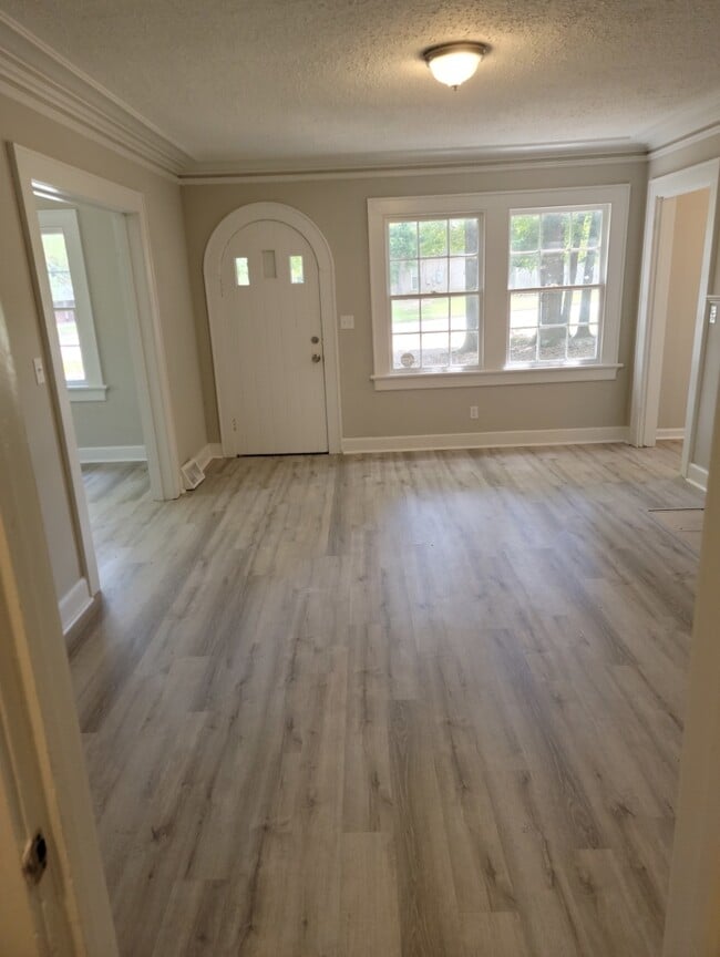 Building Photo - 3643 Forrest Rd