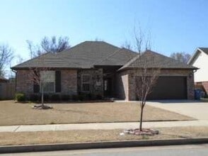 Building Photo - 3001 SW Briar Creek Ave