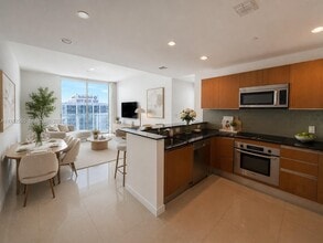 Building Photo - 1060 Brickell Ave