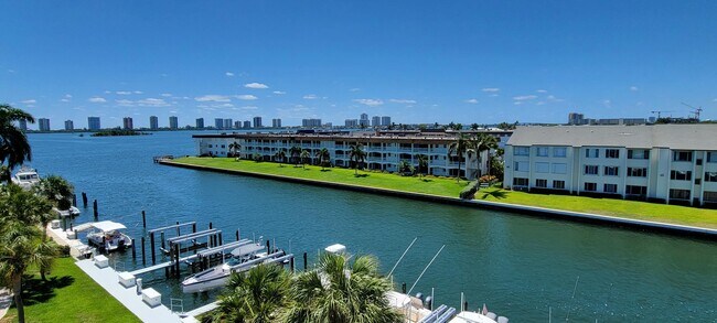 Foto del edificio - 108 Paradise Harbour Blvd