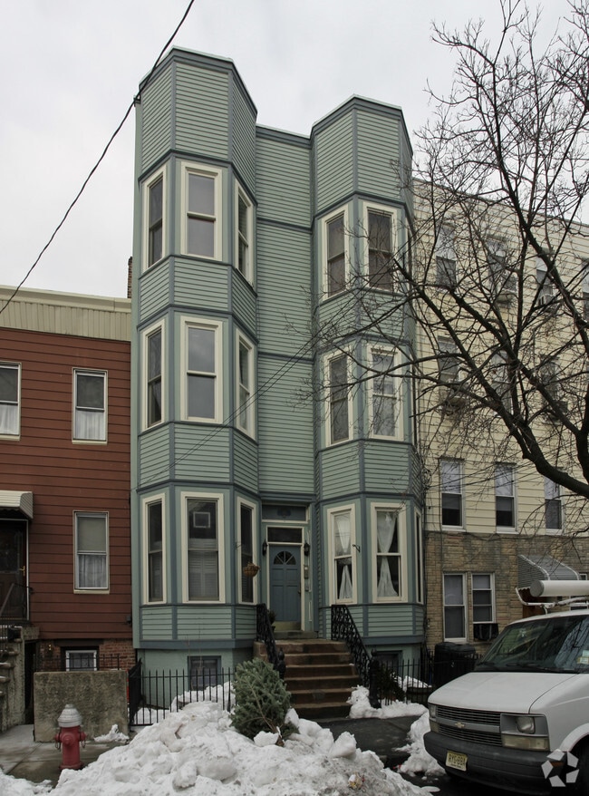 Primary Photo - 350 8th St