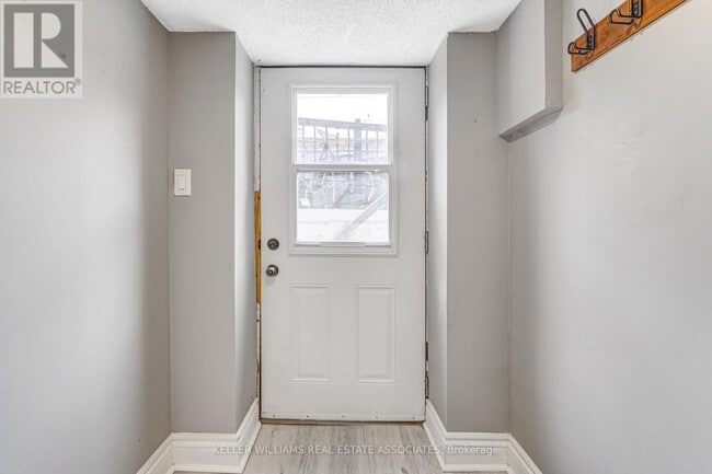 Building Photo - 274-274 Ossington Ave