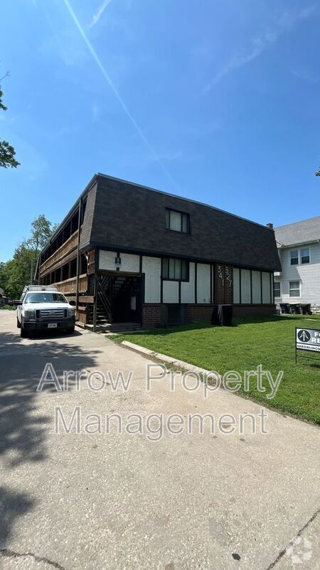 Building Photo - 341 S 27th St