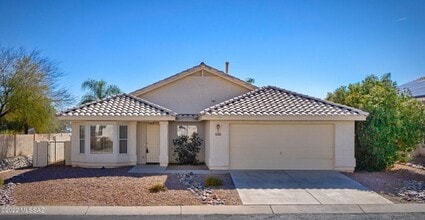 Building Photo - 2065 W 3 Oaks Dr