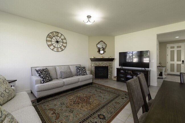 Foto del edificio - Spacious Home in Damonte Ranch - Large Backyard!