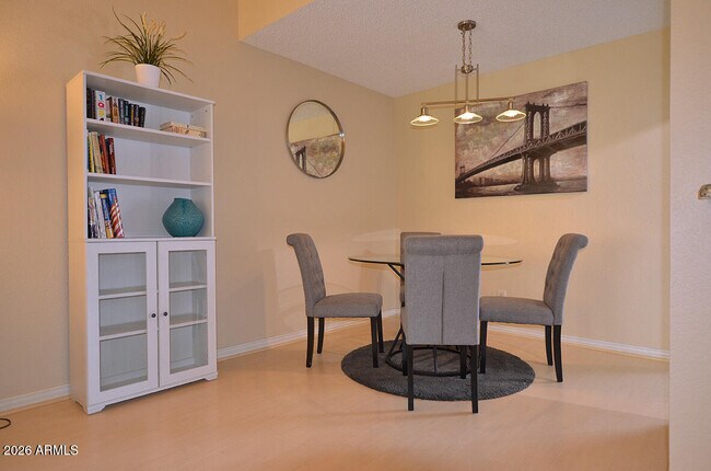 Foto del edificio - 9550 N 94th Pl
