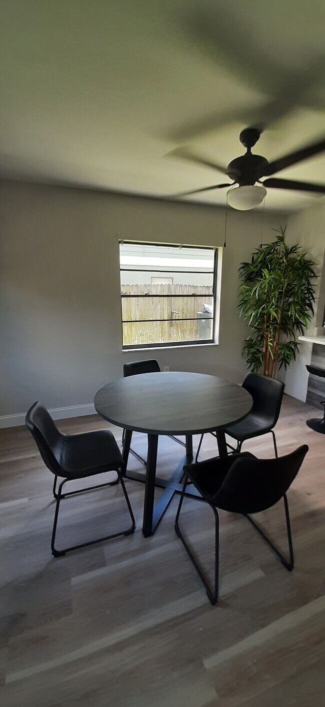 Building Photo - 16845 Le Clare Shores Dr