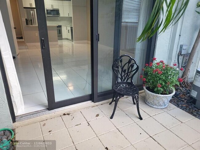 Foto del edificio - 4135 NE 21st Ter