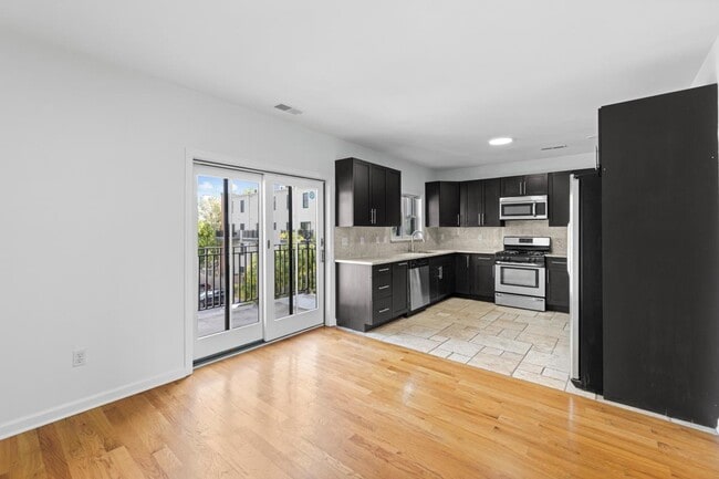 Foto del edificio - 443 Whiton St