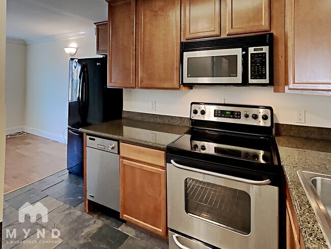 Building Photo - 840 Turquoise St