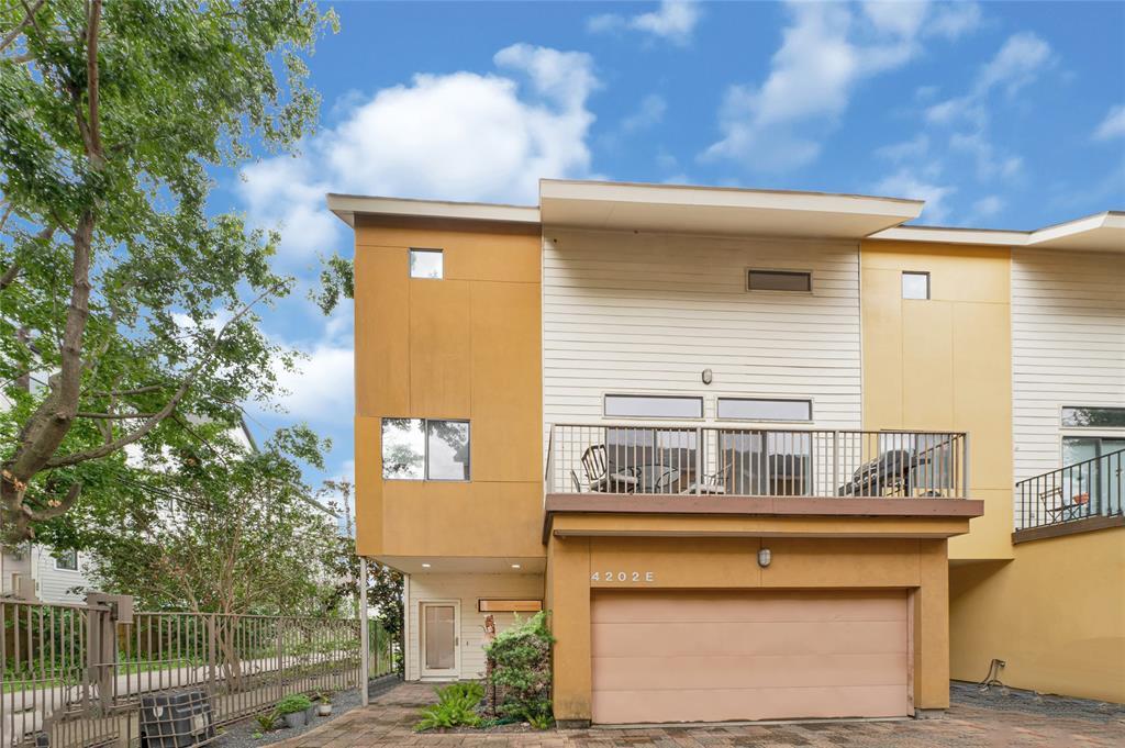 Foto principal - 4202 Spencer St