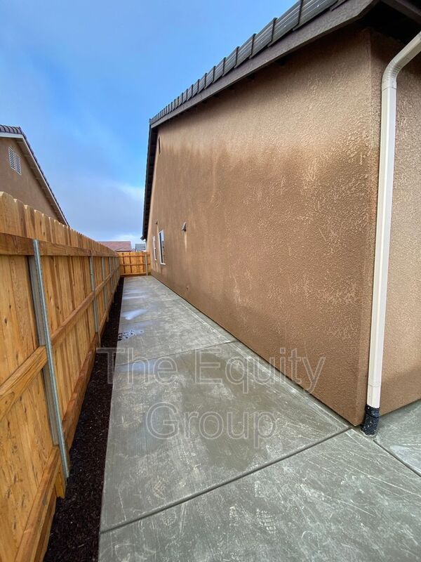 Building Photo - 3444 N Parkwood Ct