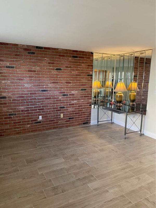 Foto del edificio - 5105 Atlantic Ct
