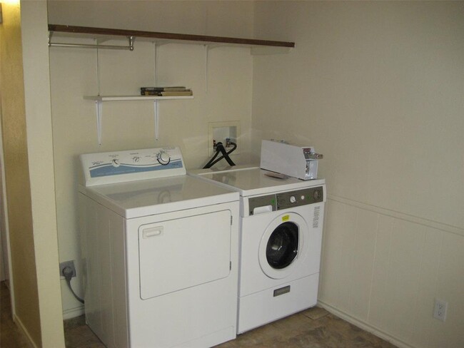 Foto del edificio - 2208 W Hickory St