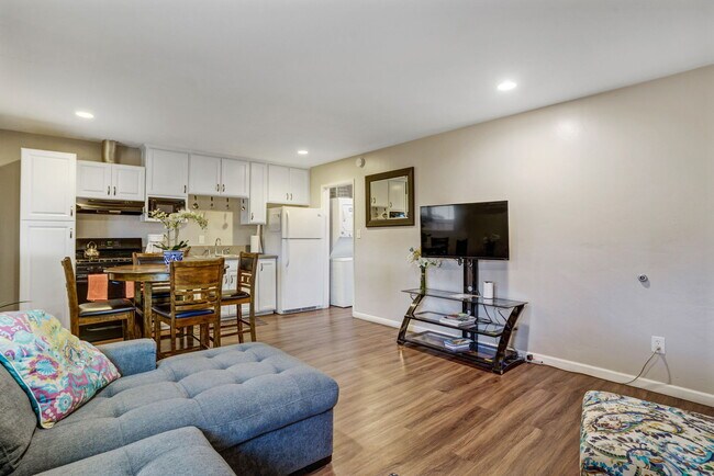 Building Photo - 2469 K St