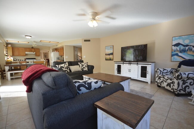 Building Photo - 2205 E Granite View Dr