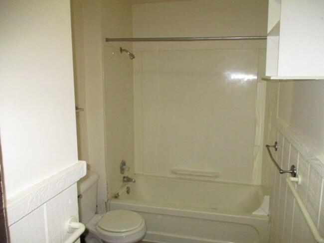 Building Photo - 137-139 W Gilman St