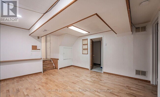 Photo du bâtiment - 2797 Windjammer Rd