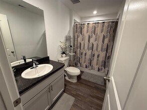 Building Photo - 5711 Vintage Oakmont Dr