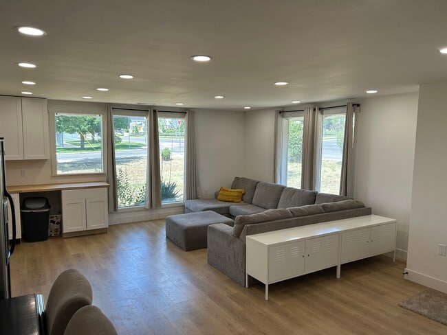 Building Photo - 2317 Timpview Dr