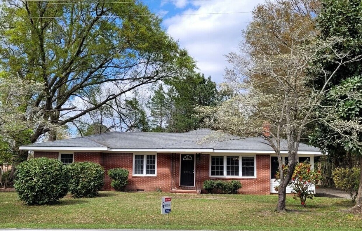 Primary Photo - Cute brick house with sunroom
