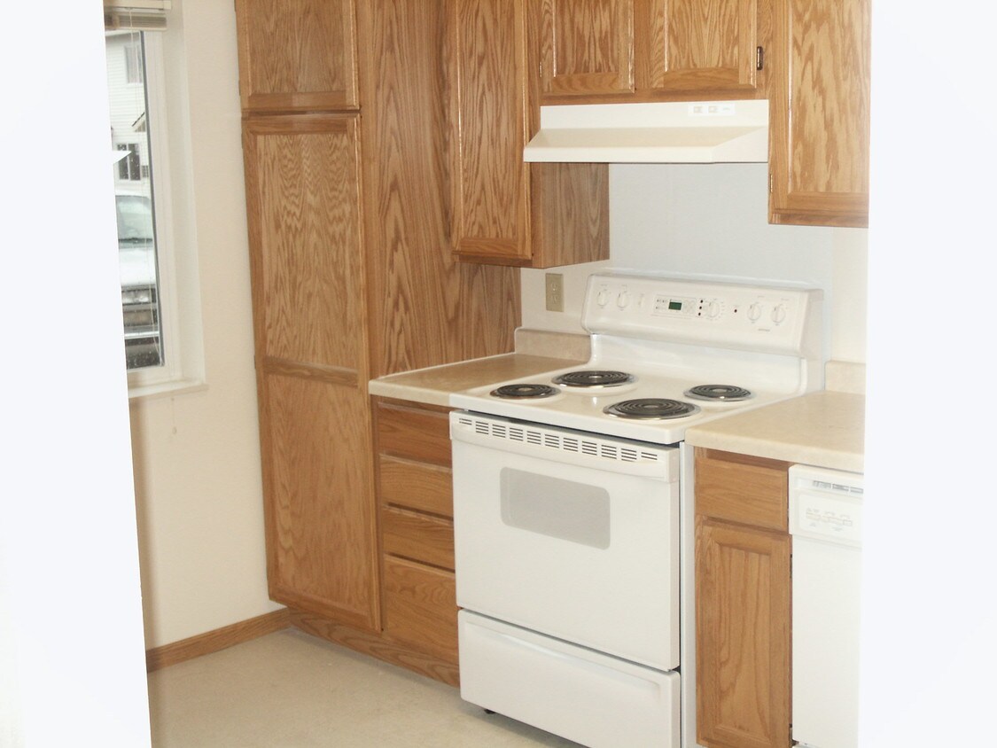 Building Photo - Timberwolf Townhomes