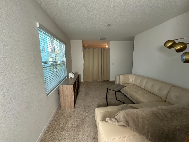 Building Photo - 10942 Trailing Vine Dr