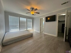 Building Photo - 39021 Prairie S Dr