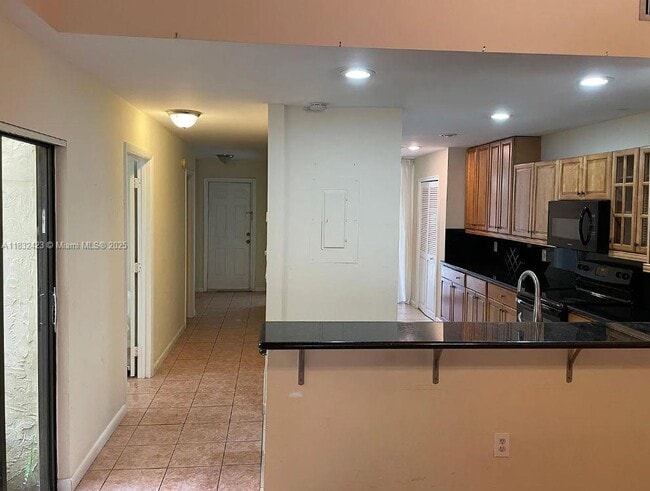 Building Photo - 3325 Oak Dr