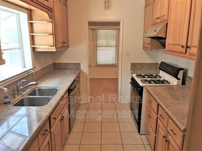 Building Photo - 6402 Sultana Ave