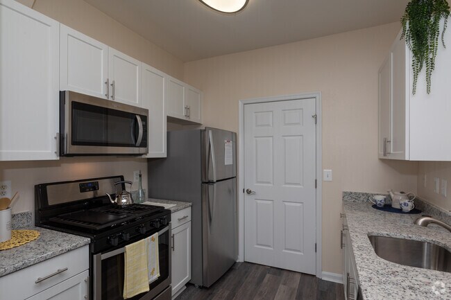 1HAB, 1BA - 806 ft² - Broadlands Apartments