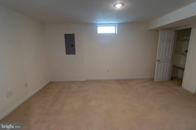 Building Photo - 4 Fieldstone Ct