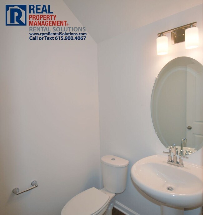 Foto del edificio - Gorgeous 3BR/2.5BA townhome w/ garage, w/dryer hookups, triple Rockvale schools!