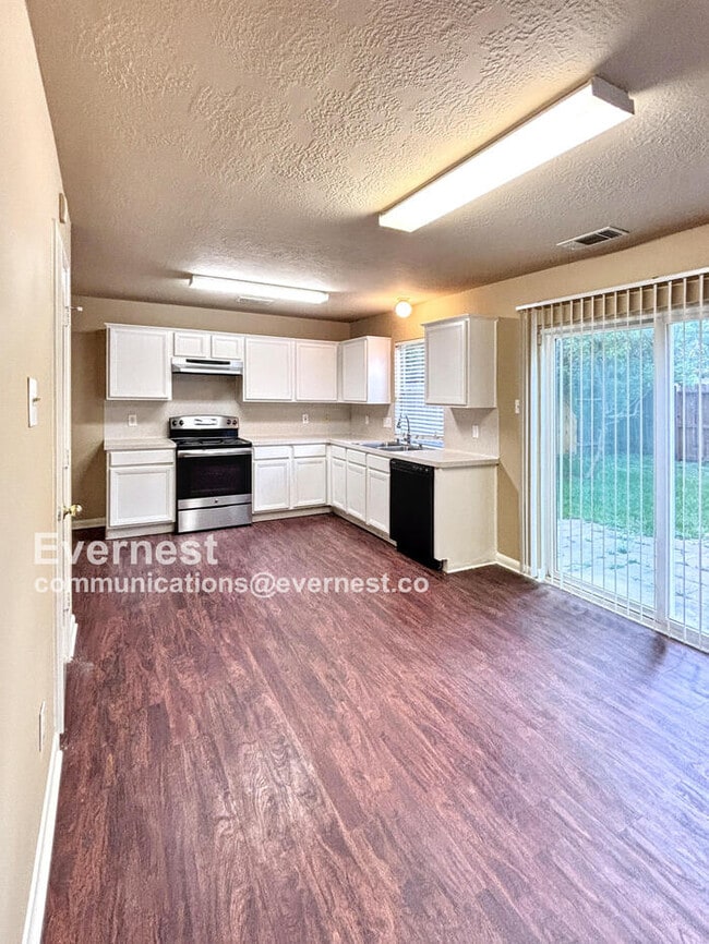 Foto del edificio - 19402 Sandy Woods Dr