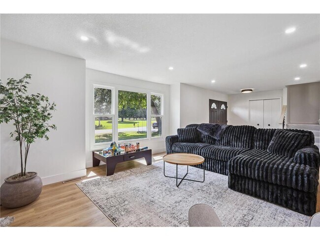 Foto del edificio - 10144 67th Ln N