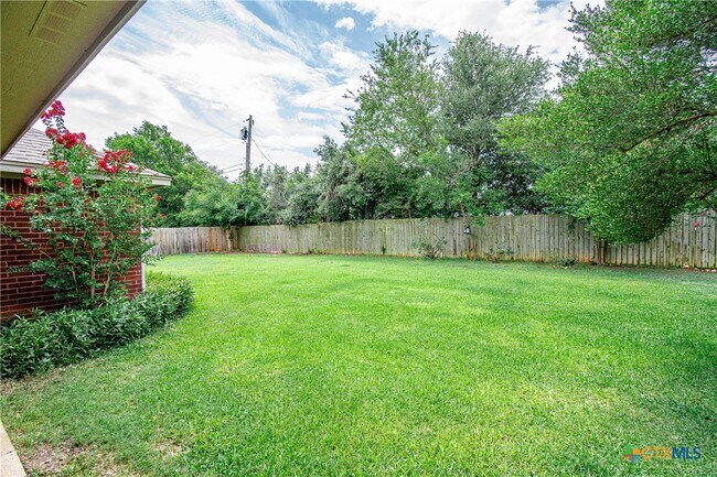 Foto del edificio - 524 Neches St