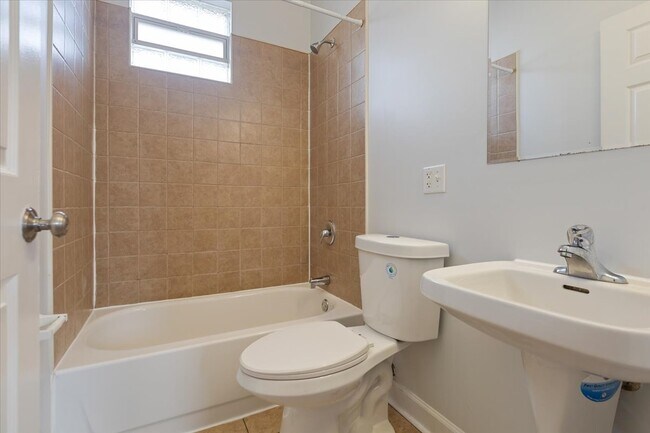 Foto del edificio - 1234 W 49th Pl