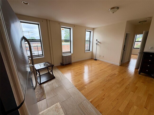 Foto del edificio - 951 McLean Ave