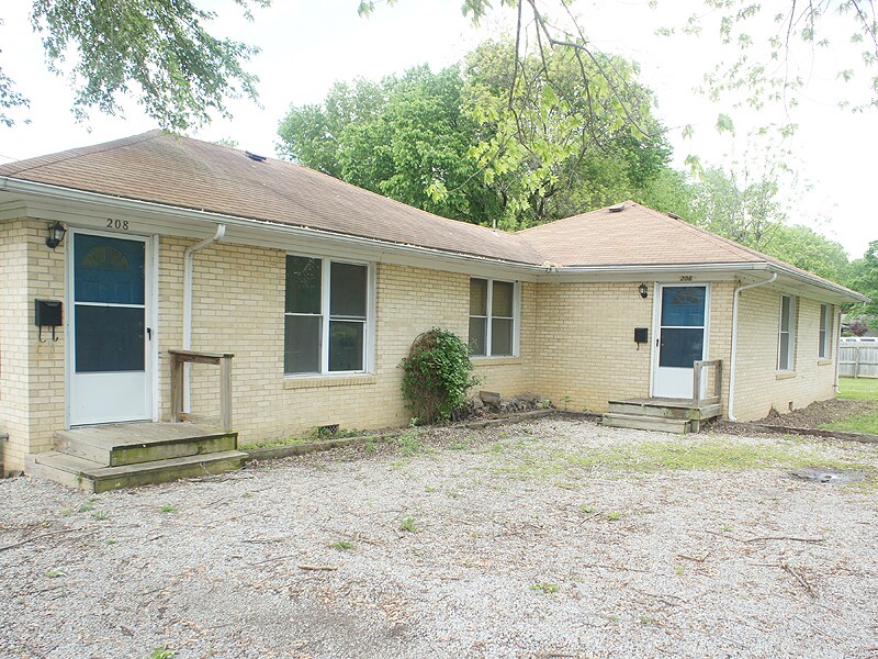 Primary Photo - 208 W Cleveland St