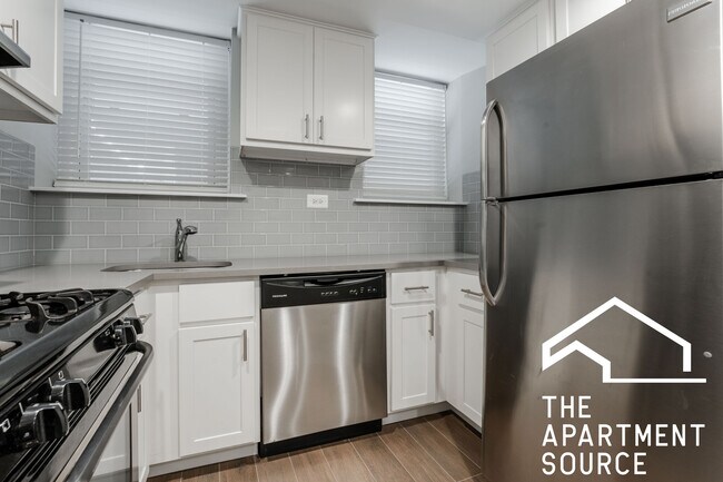 Foto del edificio - 2326 N Southport Ave