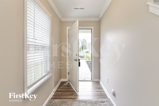 Building Photo - 824 Sage Hl Dr