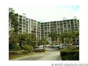 Building Photo - 200 Leslie Dr