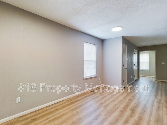Foto del edificio - 3818-3820 E 25th St