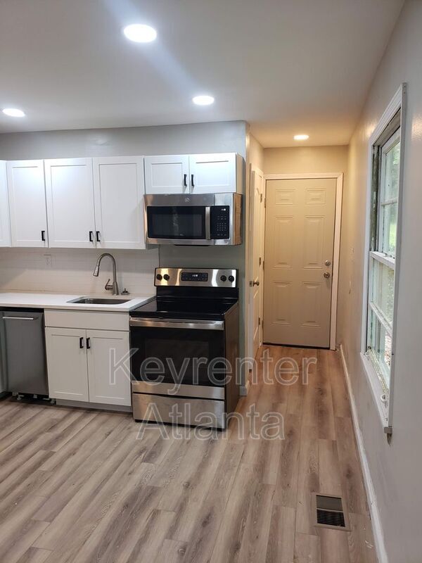 Foto del edificio - 3757 Clovis Ct NW