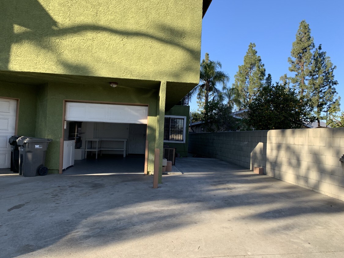 garage plus additional space - 13210 Ramona Blvd