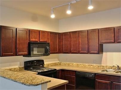 Building Photo - 6820 N Pinegrove Dr