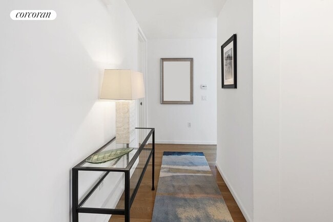 Foto del edificio - 18 W 48th St