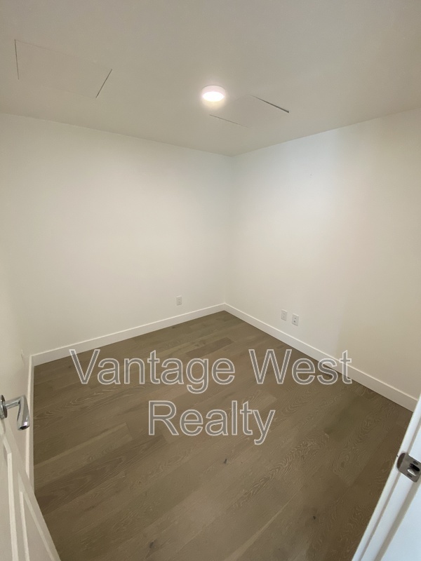 Building Photo - 1151-1151 Sunset Dr