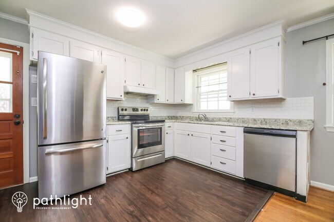 Foto del edificio - 4112 Redwood Cir