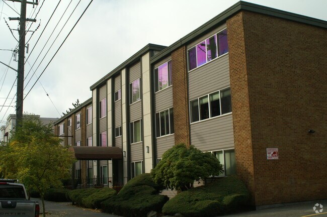  - 1707 Boylston Ave